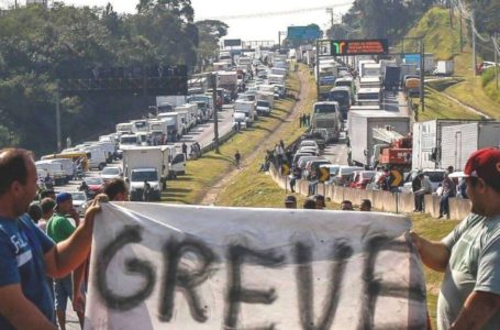 AMEAÇA OU BLEFE | Caminhoneiros ameaçam paralisação pelo País