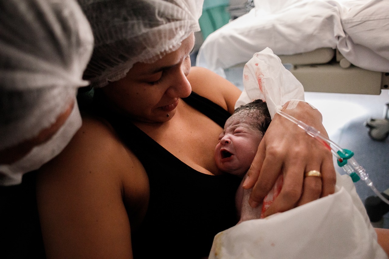 MULHER | Projeto Pele a Pele transmite a força da mulher no trabalho de parto