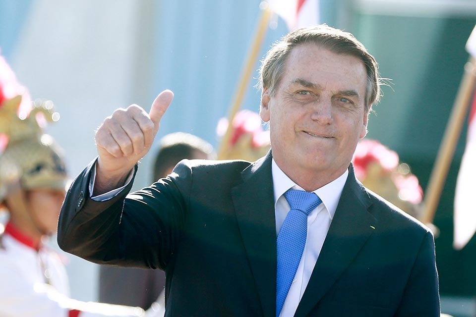 FOI SÓ UM SUSTO | Jair Bolsonaro tem alta em Brasília após queda no banheiro