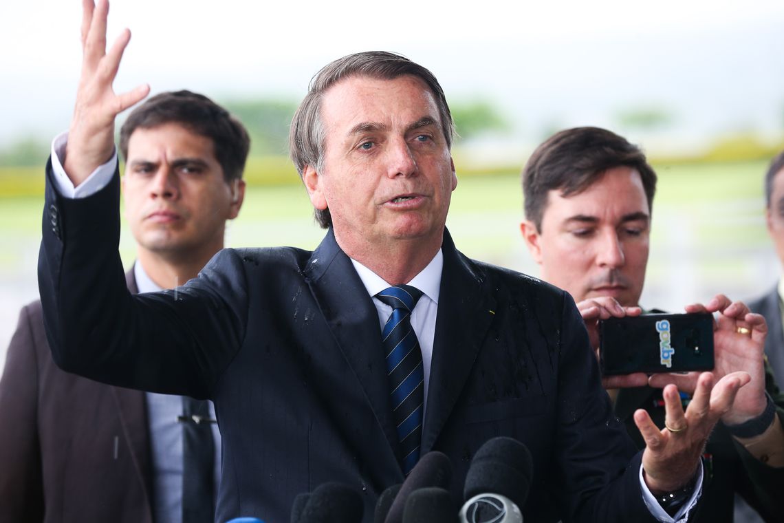 AJUDA DO PARLAMENTO | Bolsonaro pede que Congresso amplie posse e porte de armas