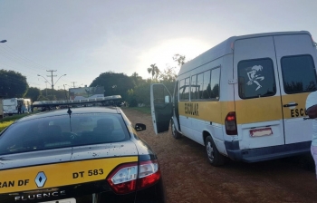 VOLTA ÀS AULAS | Detran-DF autua vans escolares em Taguatinga