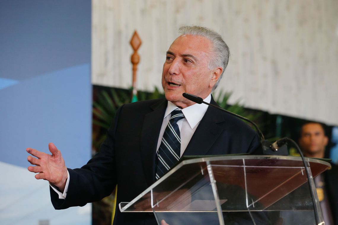 COMO É BOM TER AMIGO | Presidente do STJ suspende processo contra Temer