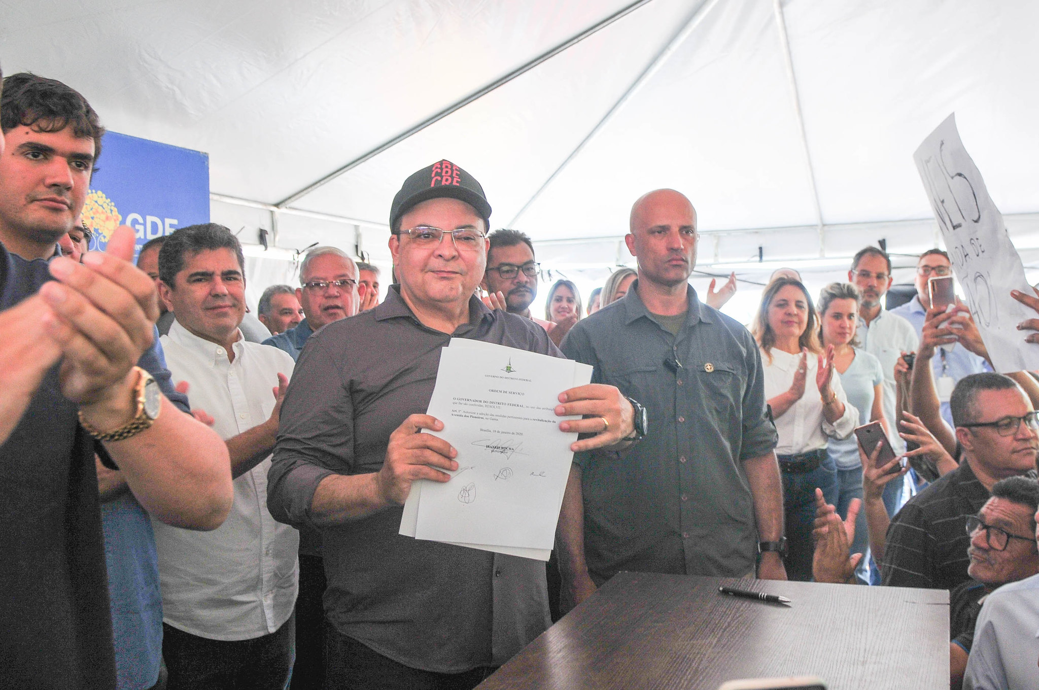 BENFEITORIAS | Ibaneis visita o Gama e anuncia a construção de uma UPA e a revitalização da Avenida dos Pioneiros