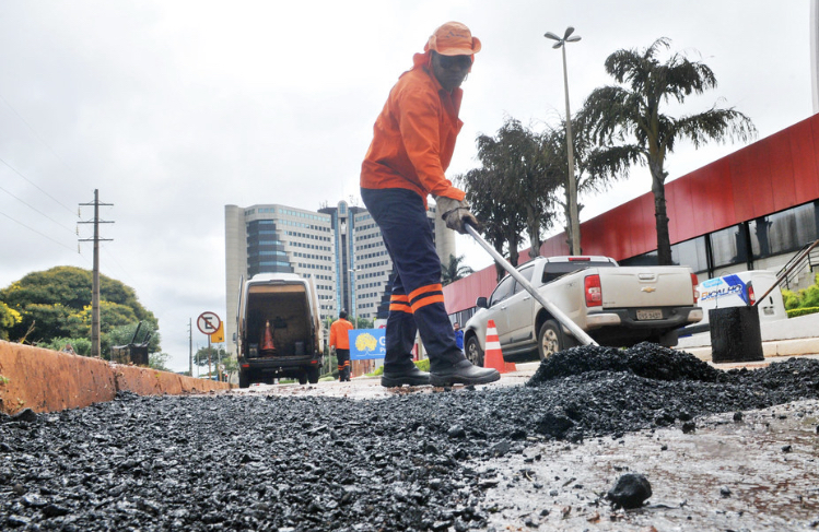 GDF PRESENTE | Mutirão para tapar buracos na área central de Brasília