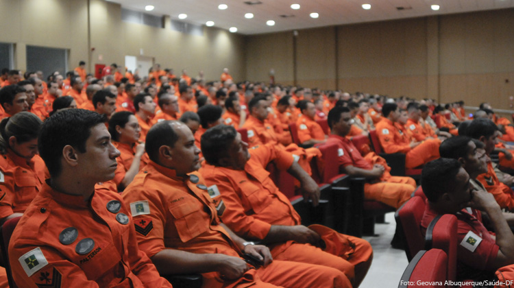 COMBATE À DENGUE | Vigilância Ambiental treina 400 bombeiros do DF para atuar nas inspeções das residências