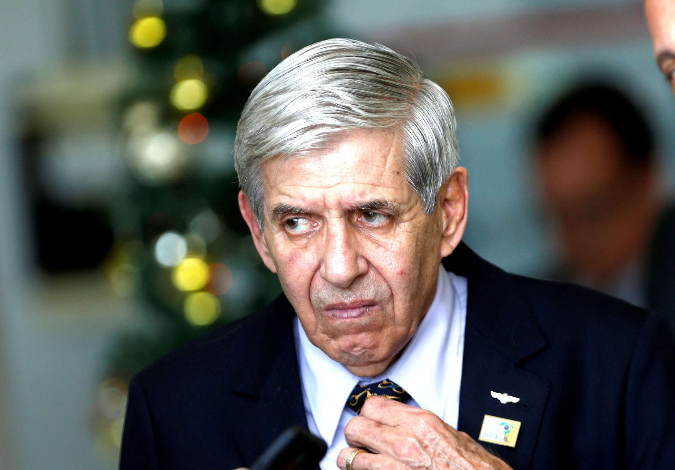 QUERENDO APARECER | Senador do PT quer convocar o general Augusto Heleno para dar explicações ao Congresso