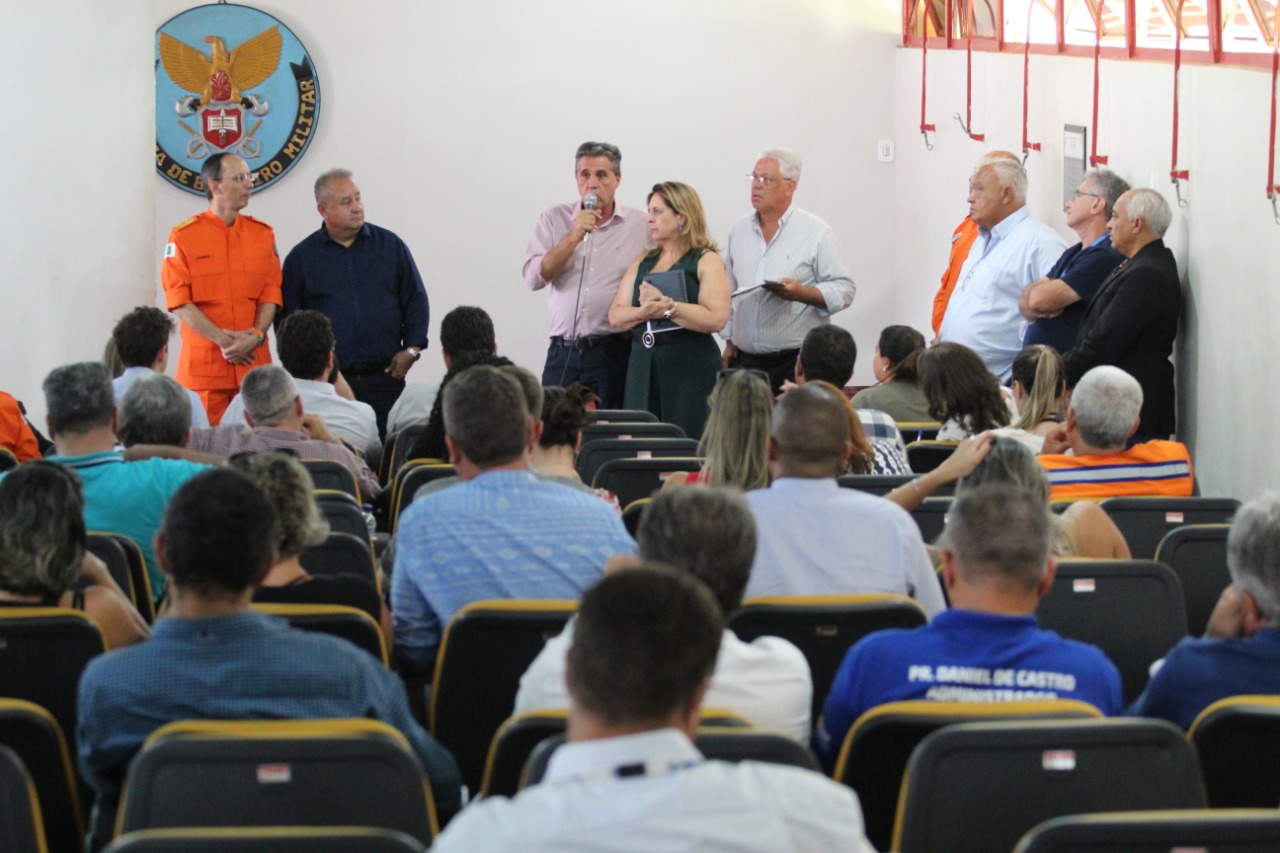 MUTIRÃO CONTRA A DENGUE | Governo local está promovendo ações conjuntas de combate à doença