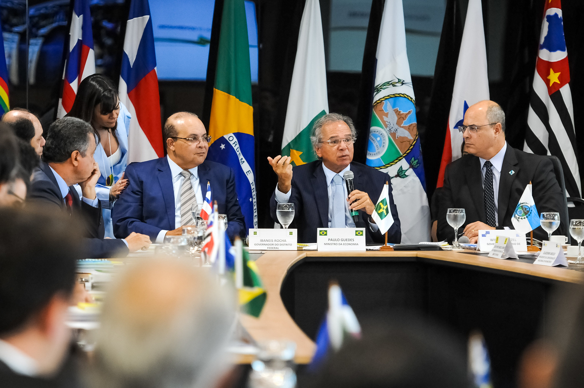 FORTALECER ESTADOS E MUNICÍPIOS | Guedes promete descentralizar recursos da União