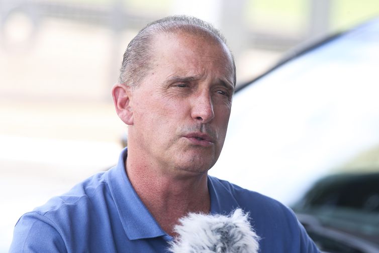 BOLA PARA FRENTE | Onyx diz que fica no cargo e afirma que Santini é “página virada”