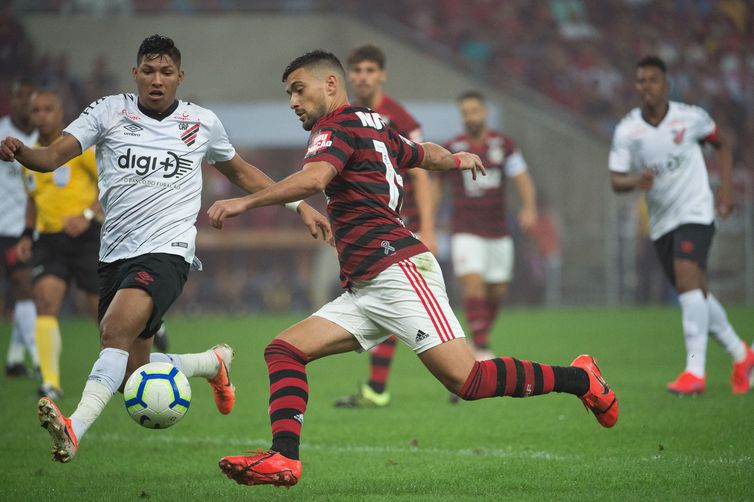 DECISÃO NO MANÉ | Flamengo e Athletico-PR lutam por Supercopa do Brasil