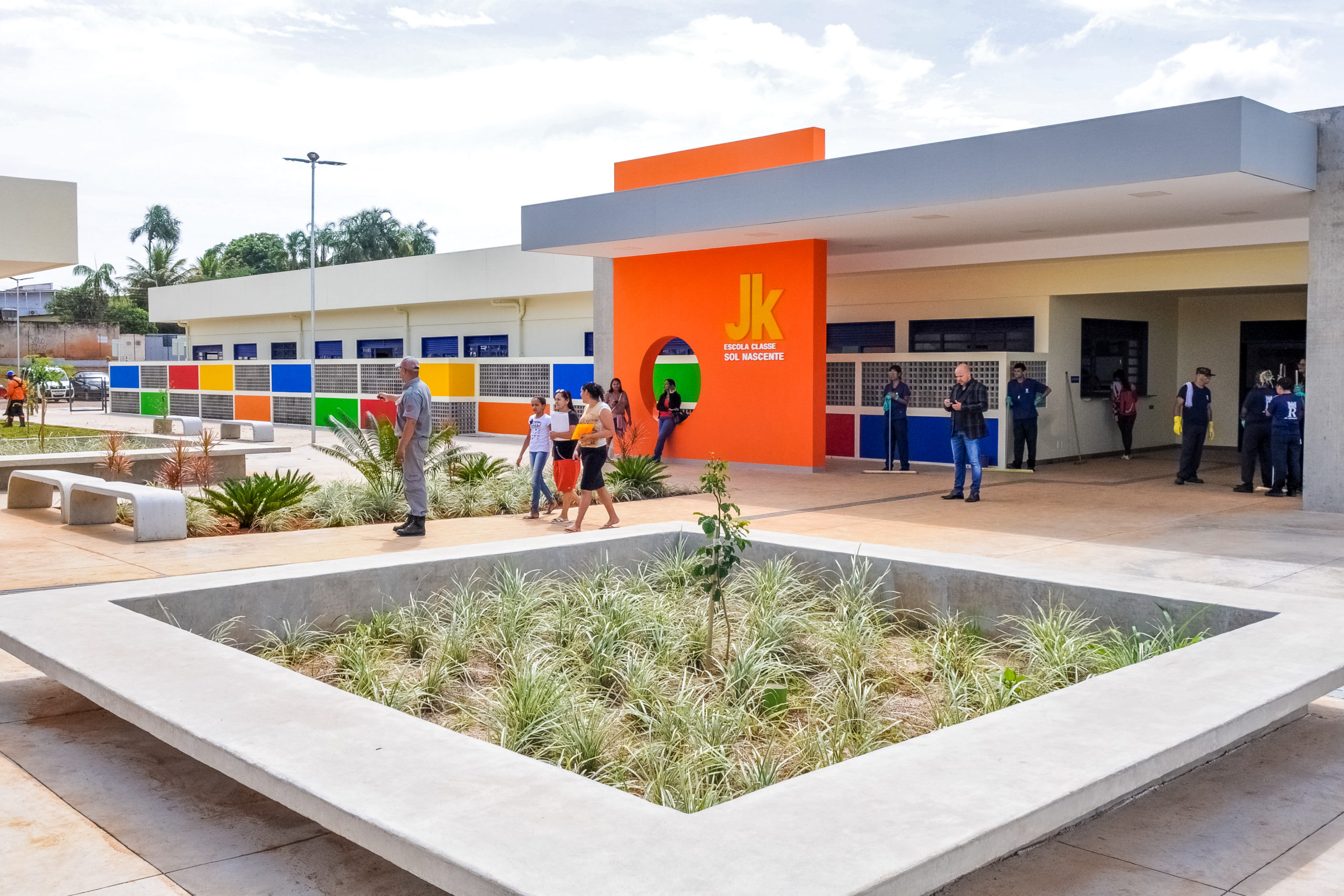 PARA MAIS DE 900 ALUNOS | Comunidade do Sol Nascente comemora inauguração da Escola Classe JK