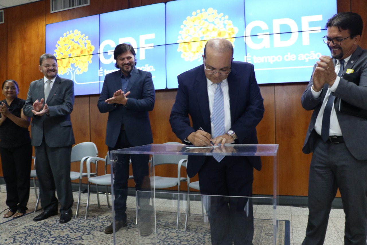 DURANTE 12 MESES | Ibaneis doa salário para duas instituições de Planaltina