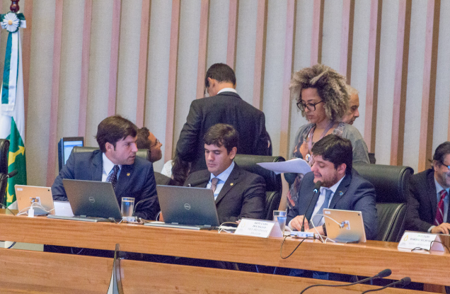 VOTAÇÃO A TODO VAPOR | CLDF derruba vetos do governador a proposições de parlamentares