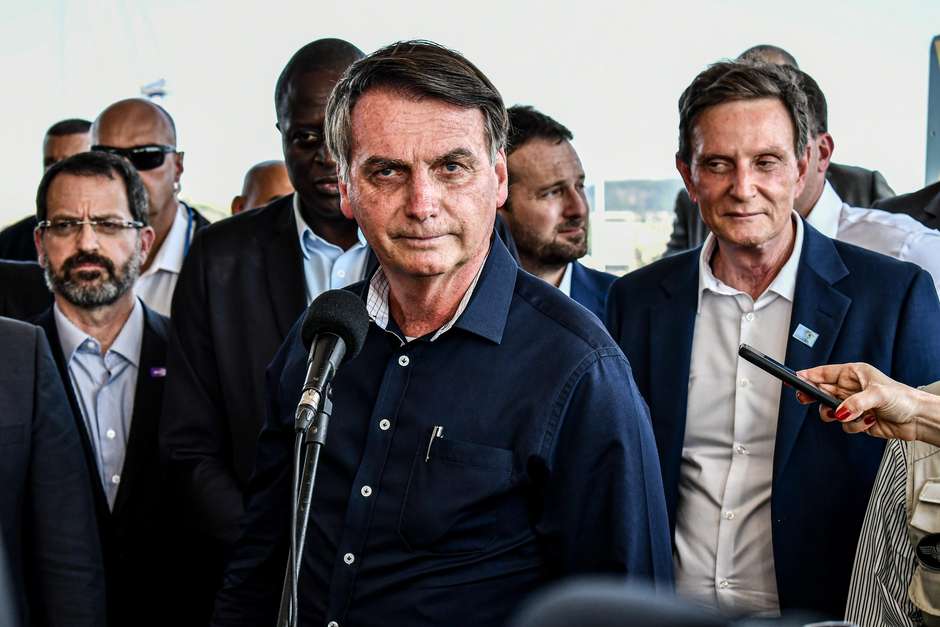 CASO ADRIANO | Bolsonaro diz que a PM da BA, ligada ao PT, é a responsável pela morte do ex-PM do Rio de Janeiro