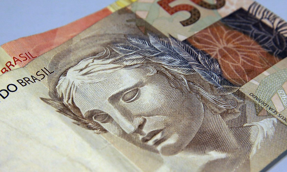 PESQUISA DO IBGE | Brasil registrou renda domiciliar per capita de R$ 1.438 em 2019