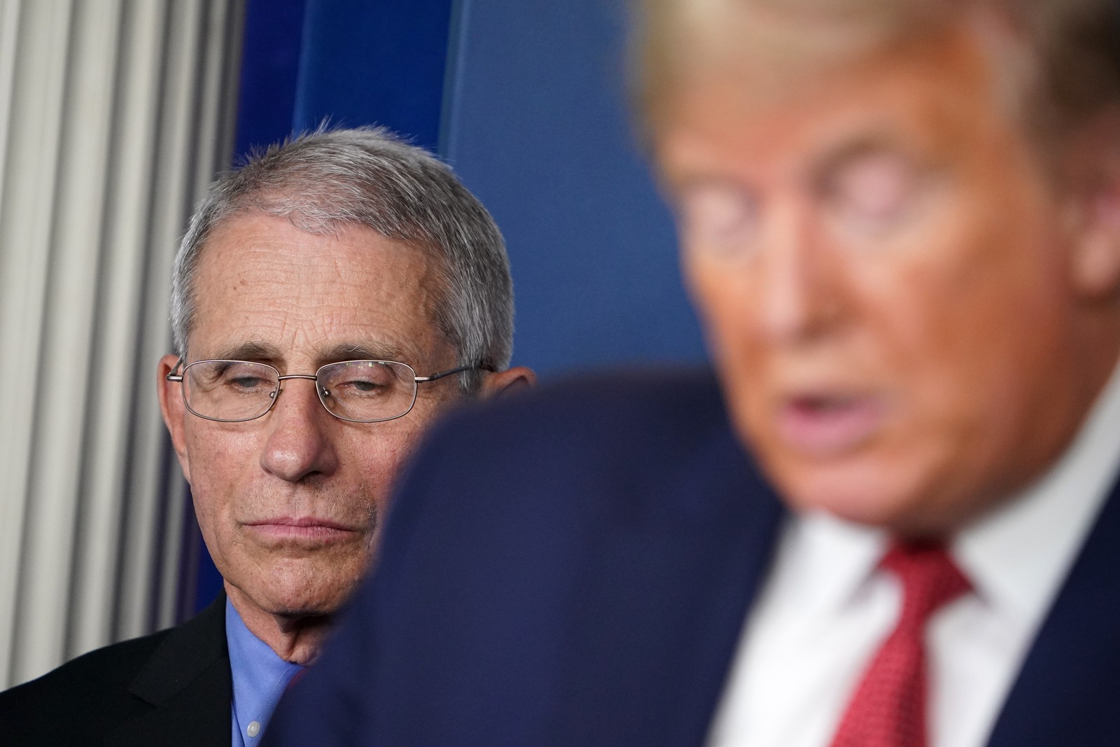 NOS EUA | Infectologista norte-americano prevê a morte de 100 a 200 mil pessoas por coronavírus no país