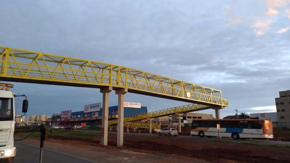 VALPARAÍSO | Últimas peças da passarela sobre a BR-040 foram montadas