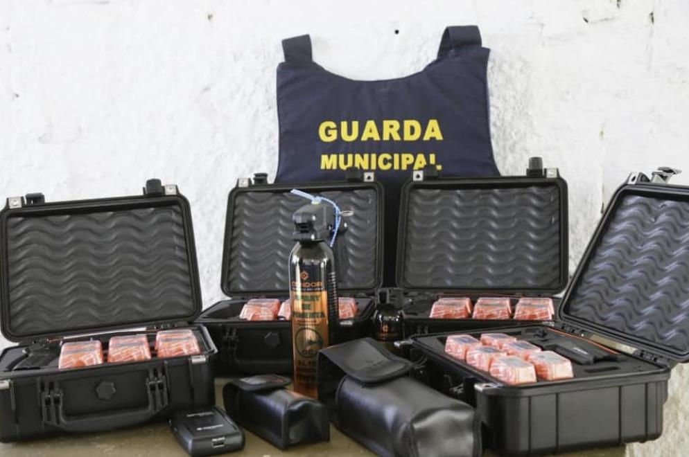 VALPARAÍSO | Pábio Mossoró entrega armas não-letais para a Guarda Municipal