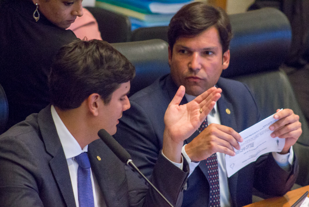 MÊS DA MULHER | CLDF aprova projetos para coibir violência contra a mulher