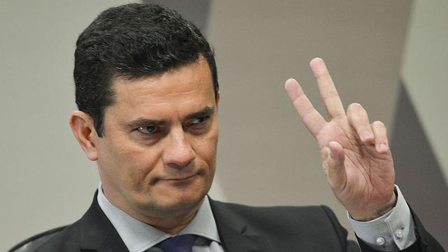 JOGOU A TOALHA | Sérgio Moro sai do governo Bolsonaro após interferência na Polícia Federal