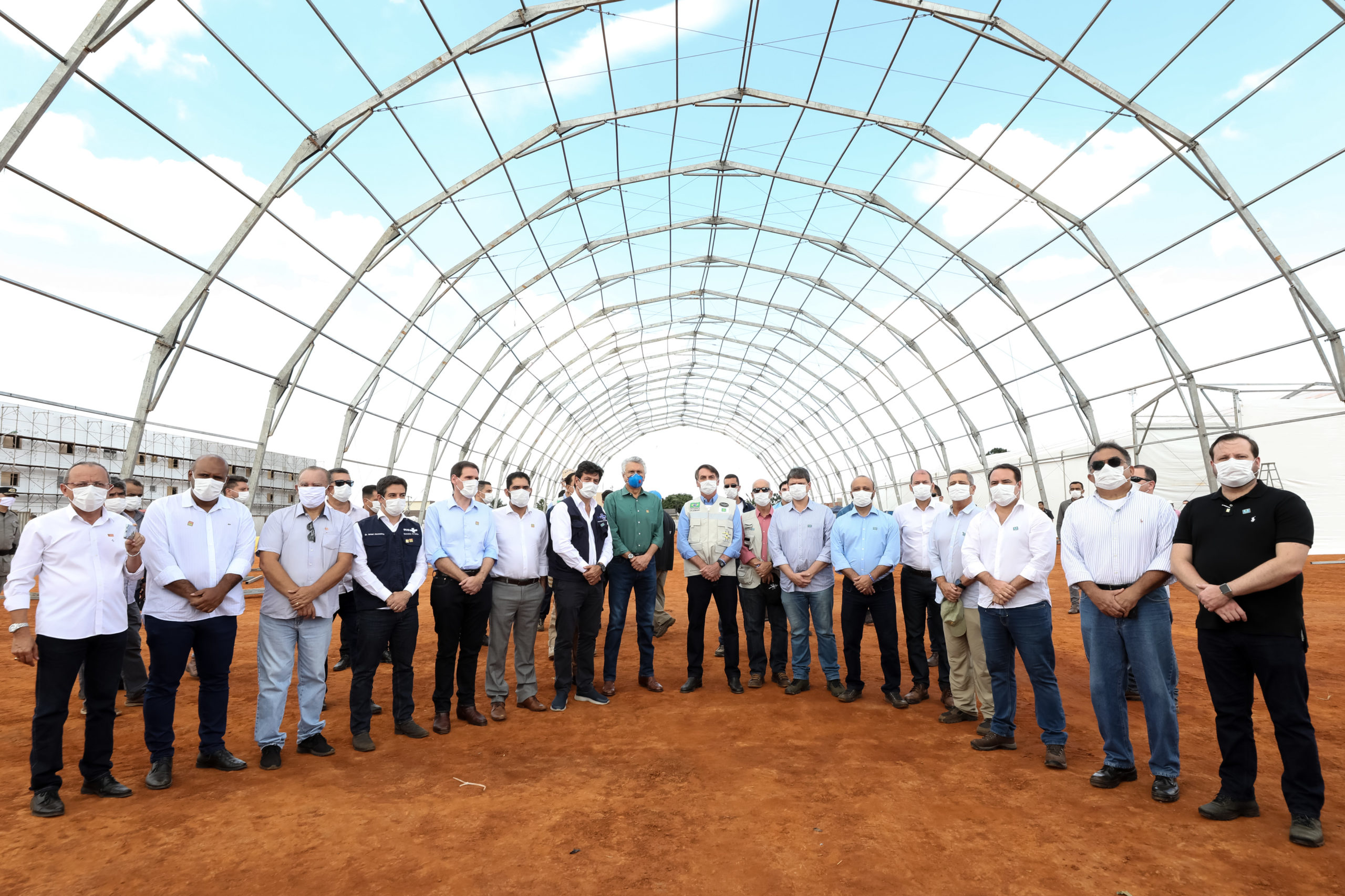 1º DA UNIÃO | Bolsonaro visita obras de hospital de campanha no Entorno