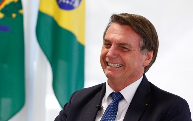 PESQUISA REVELA | 59% dos brasileiros apoiam permanência do presidente no comando do país