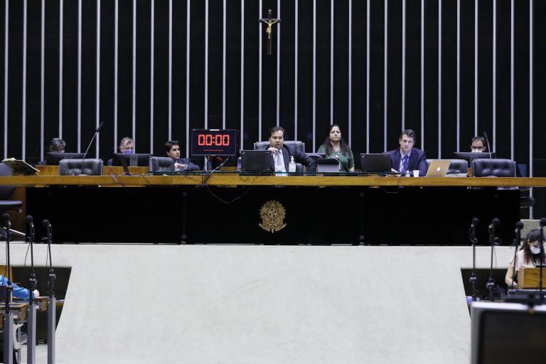 PROPOSTA VAI AO SENADO | Câmara aprova PEC do orçamento de guerra