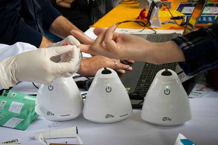 POR R$ 130 |  Teste rápido de covid-19 chega a farmácias brasileiras