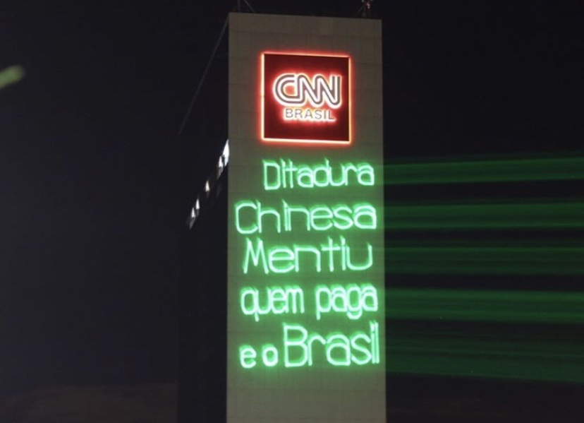 DEMOCRACIA SEM FRONTEIRAS | Ativistas protestam em Brasília contra o governo de Xi Jinping