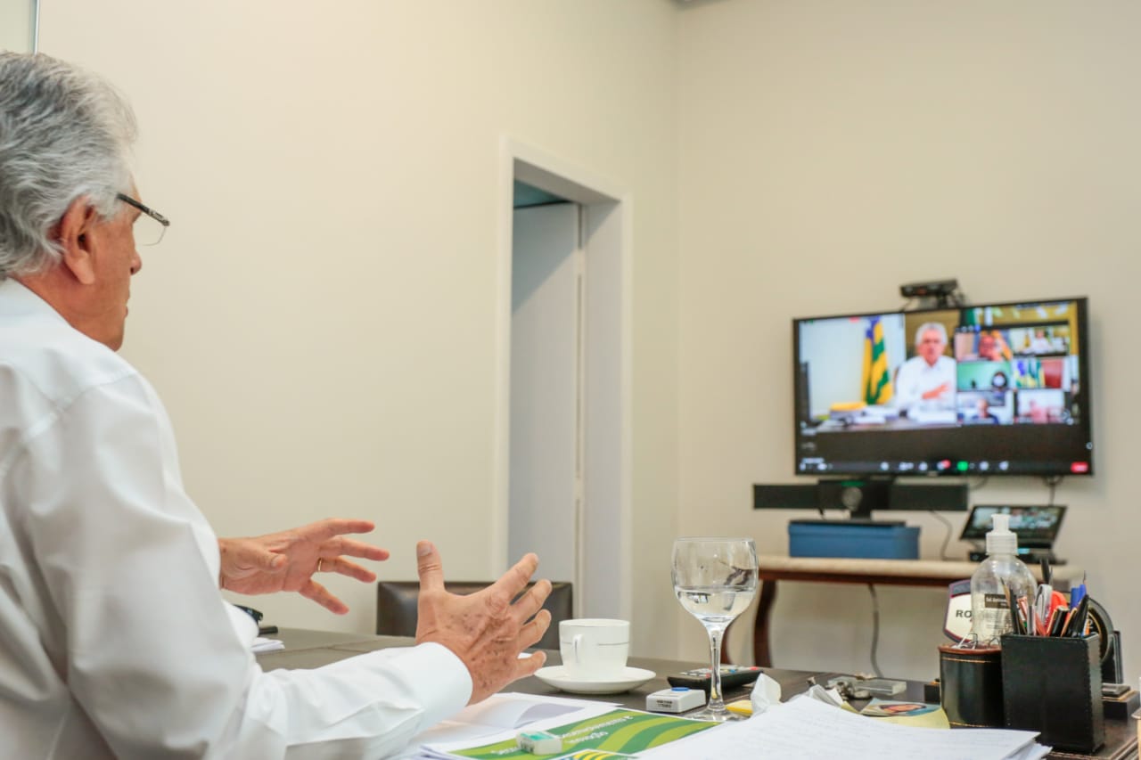 PARA ENFRENTAR O CORONAVÍRUS | Após reunião com prefeitos e autoridades goianas, Caiado anuncia decreto determinando quarentena alternada