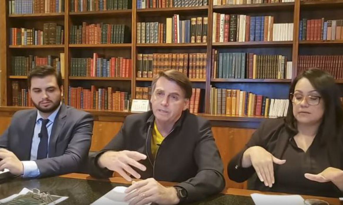 MENOS QUE R$ 600 | Bolsonaro anuncia que governo vai pagar mais duas parcelas do auxílio emergencial
