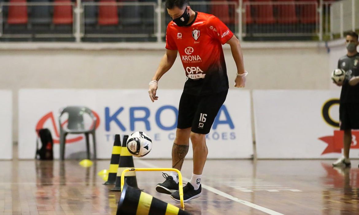 DE VOLTA AOS TREINOS | Times de futsal aguardam início da Liga Nacional