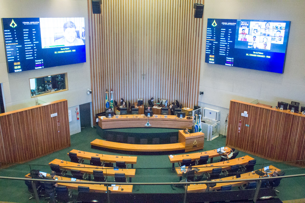 PROJETO APROVADO | Distritais garantem auxílio para motoristas de escolar e do turismo com recursos da CLDF