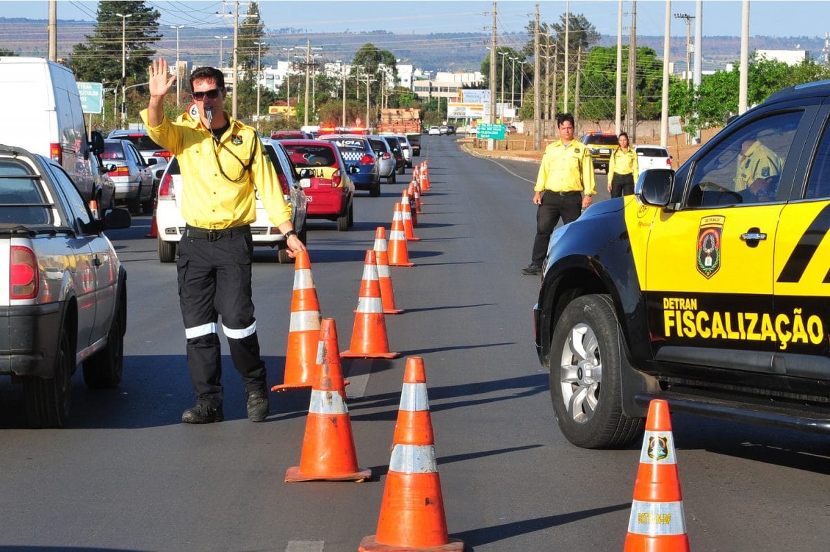 REFLEXOS DA PANDEMIA | Resolução do Contran estende interrupção de prazos para recursos de multas e renovação de CNH