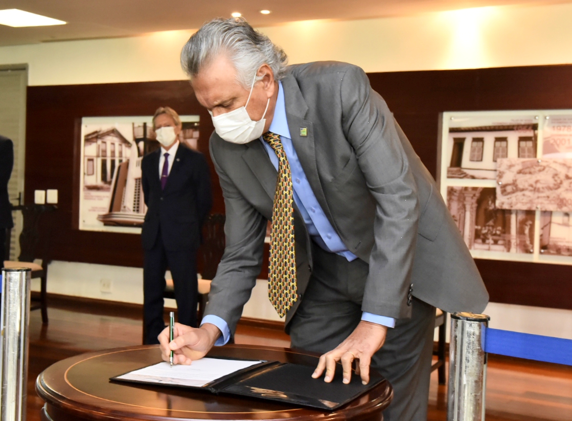 POR TEMPO INDETERMINADO | Caiado prorroga abertura do comércio em Goiás