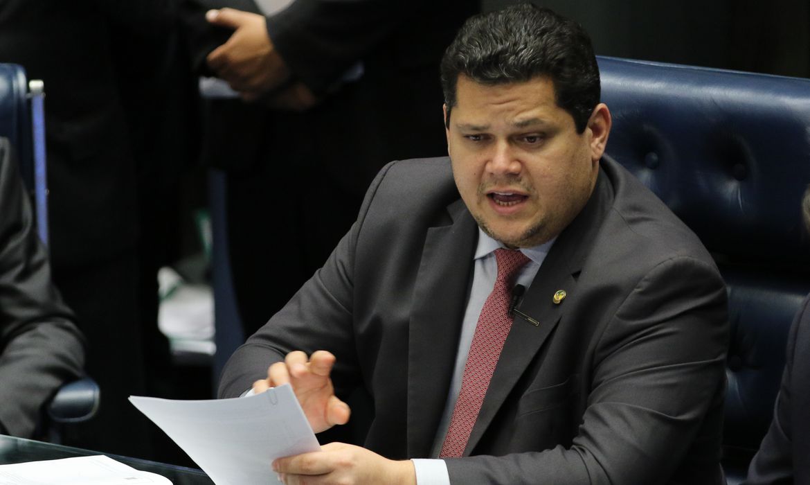 AGORA É COM OS DEPUTADOS | Senado aprova PL das Fakes News