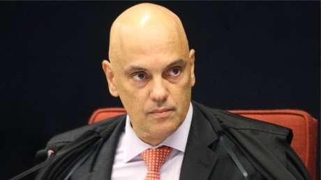 TWITTER E FACEBOOK | Alexandre de Moraes determina bloqueio mundial de perfis de aliados do presidente Bolsonaro