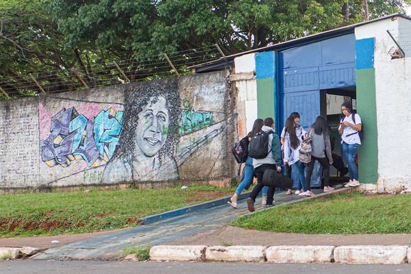 PARTICIPE DA NOSSA ENQUETE | Você vai deixar seu filho voltar para sala de aula ou prefere que ele perca o ano?