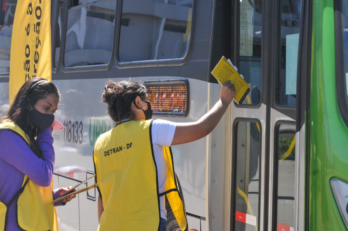 CONSCIENTIZAÇÃO | Com aumento do fluxo de veículos, Detran-DF promove ações educativas sem deixar de punir infratores