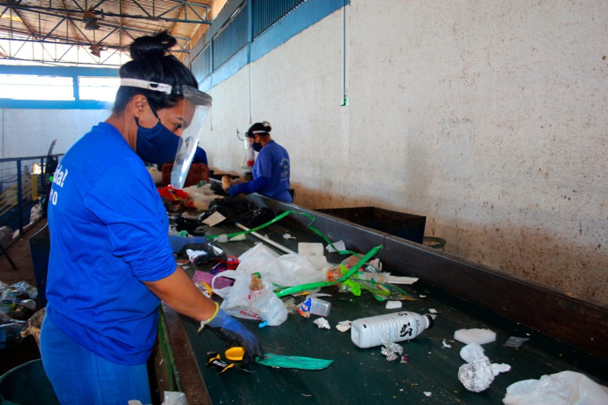 COM SEGURANÇA E RESPONSABILIDADE | Coletiva seletiva é retomada em 20 cidades do DF