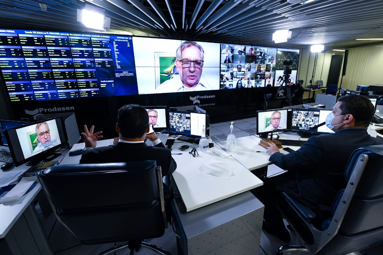 APOIO PARA AS EMPRESAS | “Brasil está perdendo de 7×1 no sistema financeiro”, diz Izalci ao ministro da Economia, Paulo Guedes