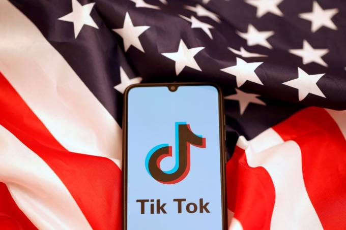 PARA NÃO SER BANIDO | Tik Tok deixa Hong Kong e sobre ameaça dos EUA