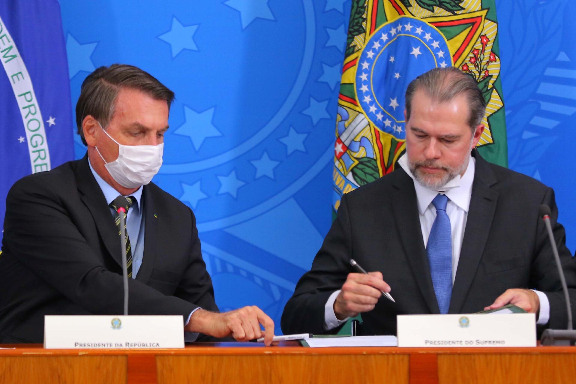 A BRIGA CONTINUA | STF limita informações enviadas à Abin