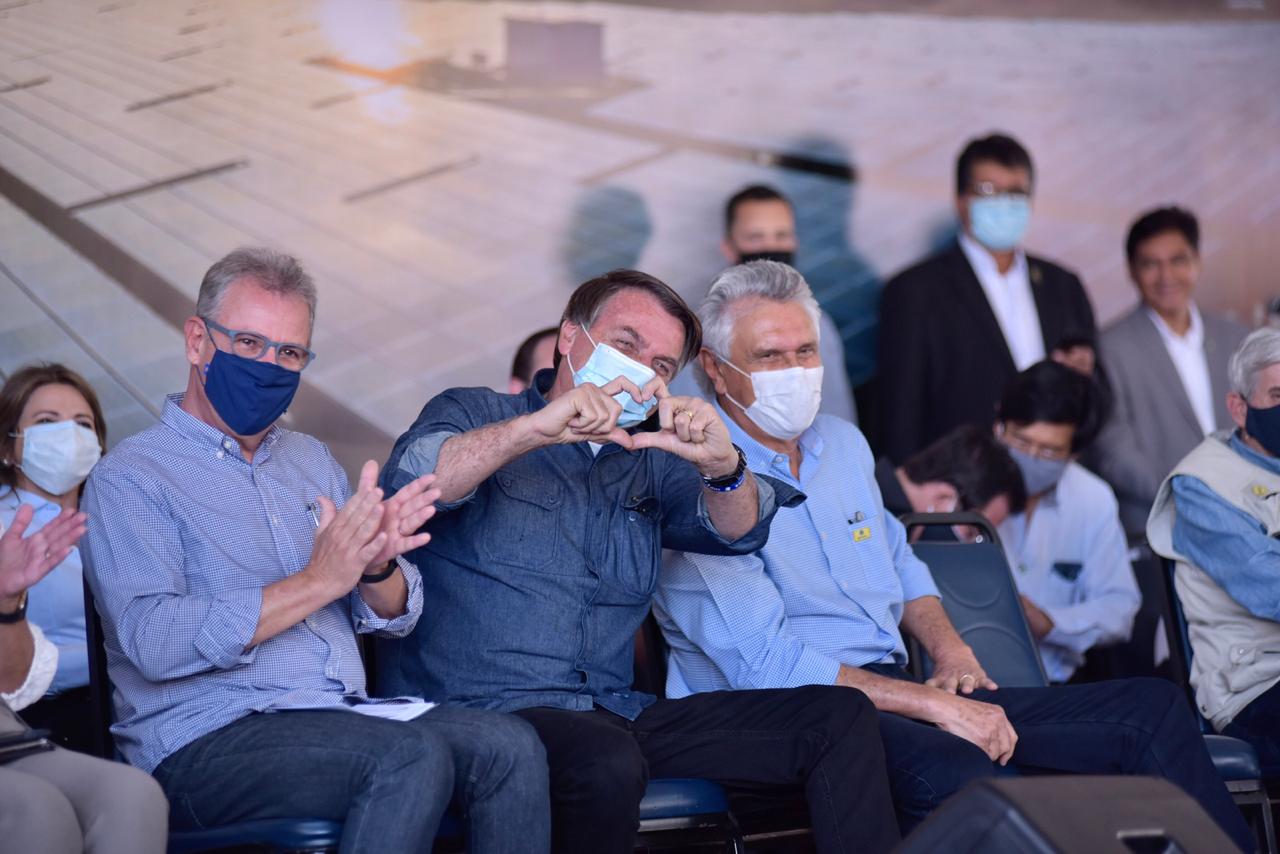 ESTADO PROMISSOR | Em evento em Caldas Novas, Bolsonaro declarou “Goiás acima de todos” ao inaugurar usina ao lado de Caiado