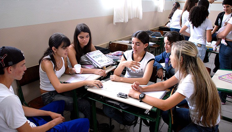 PARA COMBATER EVASÃO ESCOLAR | Governo de Goiás envia mensagens de incentivo por SMS a estudantes da rede estadual