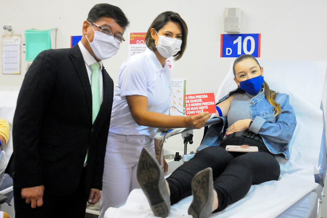 SEMANA DO VOLUNTARIADO | Michelle Bolsonaro e Mário Frias visitam Hemocentro de Brasília para estimular a doação de sangue