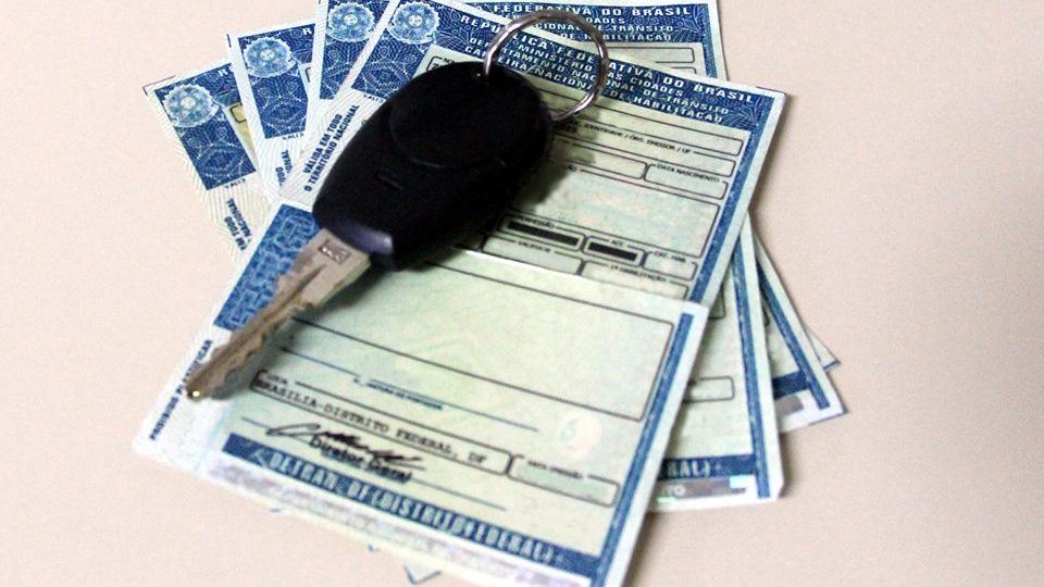 MENOS BUROCRACIA | Detran-DF informa que CNH e CRLV somente serão recolhidos em caso de suspeita de fraude