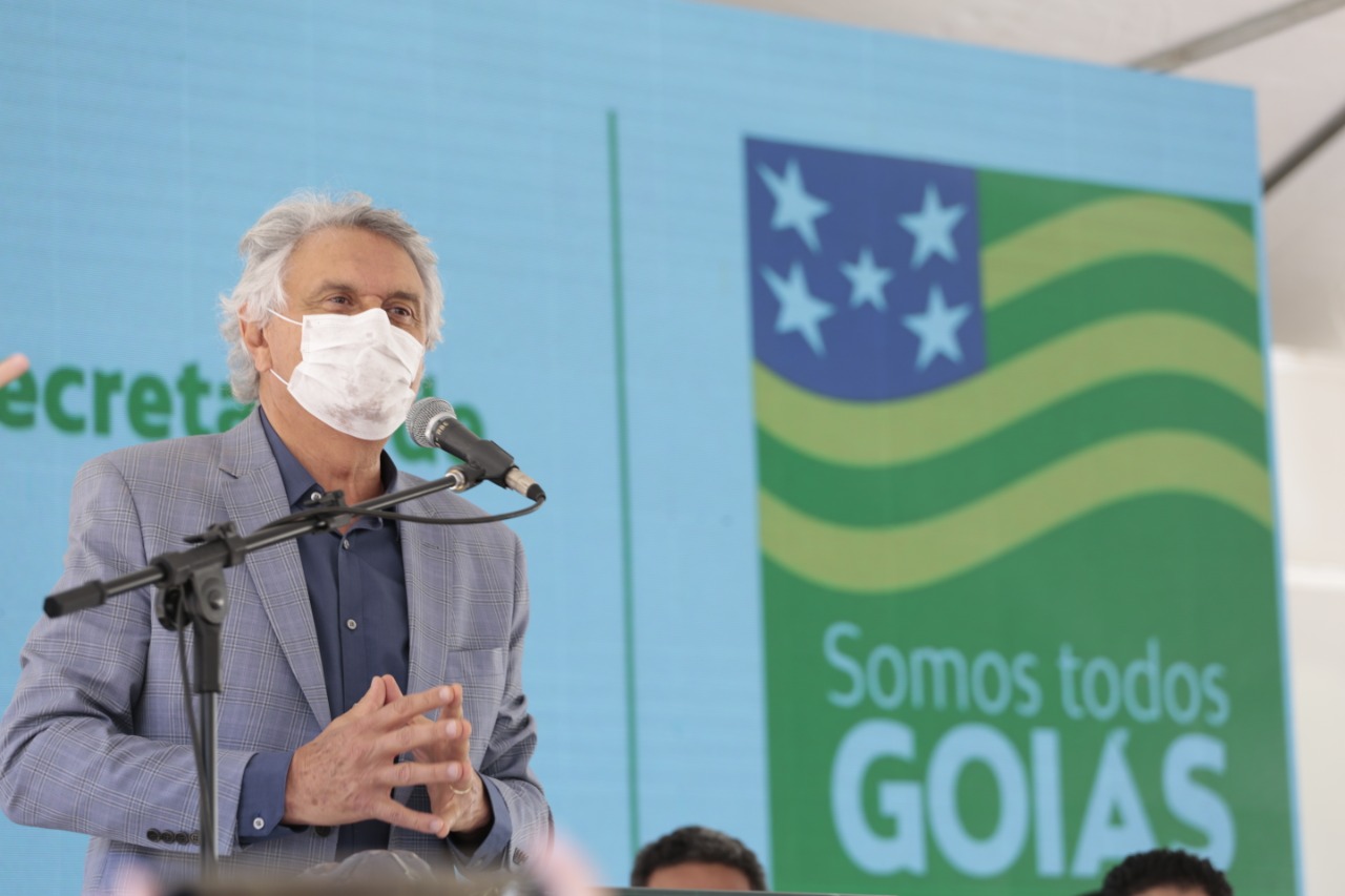 INVESTIMENTO NA EDUCAÇÃO | Caiado entrega pacote de obras no valor de R$ 26 milhões e anuncia fim das escolas de placas em Goiás