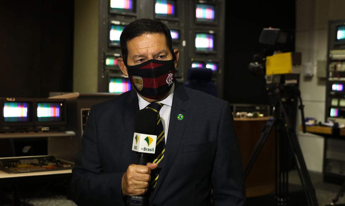 APOIO DA POPULAÇÃO DA REGIÃO | Mourão faz apelo: “vamos evitar as queimadas”