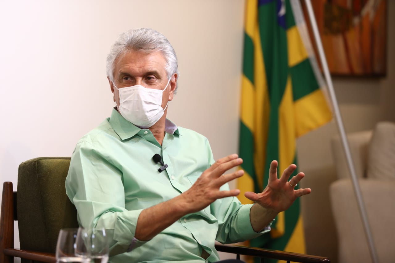 “ESTAMOS CRESCENDO” | Ronaldo Caiado exalta a força do Estado de Goiás para enfrentar a pandemia durante live